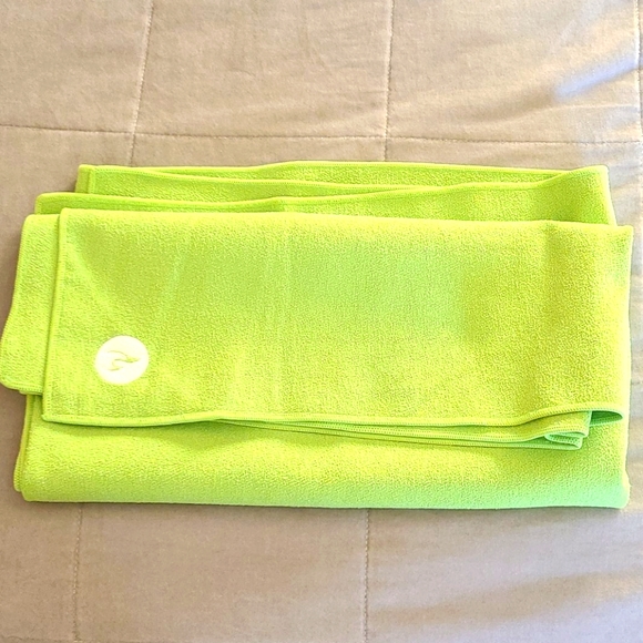 (2/$30) Yoga Mat Towel - Picture 1 of 4